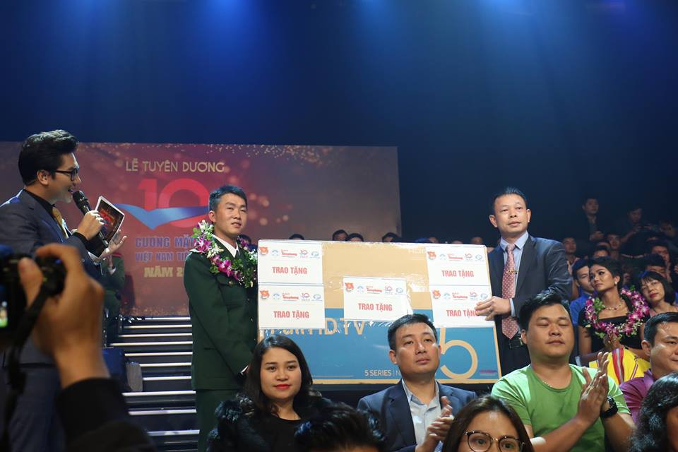 Xướng tên H'hen Niê, Quang Hải trong top 10 Gương mặt trẻ Việt Nam tiêu biểu ảnh 26