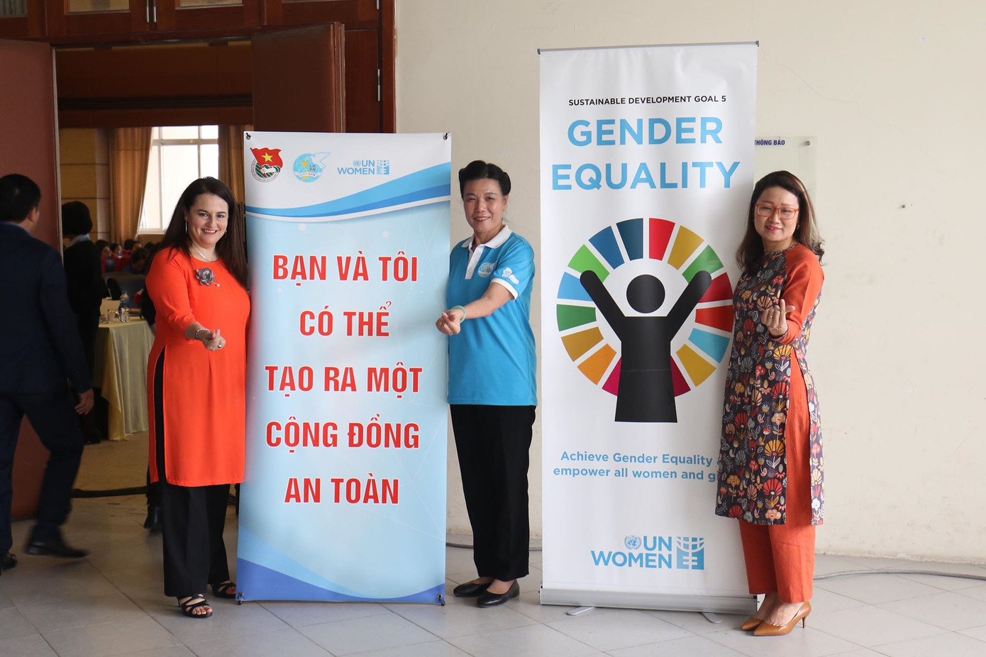 Anh Lê Quốc Phong: 3 nữ là Gương mặt trẻ Việt Nam tiêu biểu 2018 ảnh 40