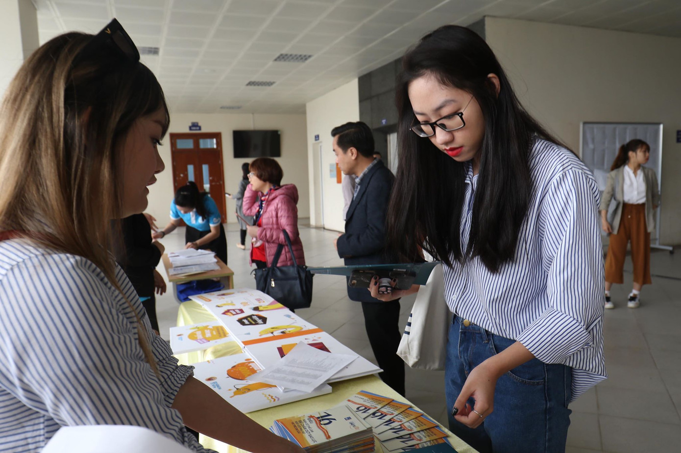 Anh Lê Quốc Phong: 3 nữ là Gương mặt trẻ Việt Nam tiêu biểu 2018 ảnh 41