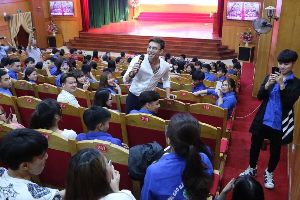 Các Gương mặt trẻ VN tiêu biểu hát ‘Nối vòng tay lớn’ kết thúc chuỗi tuyên dương ảnh 8