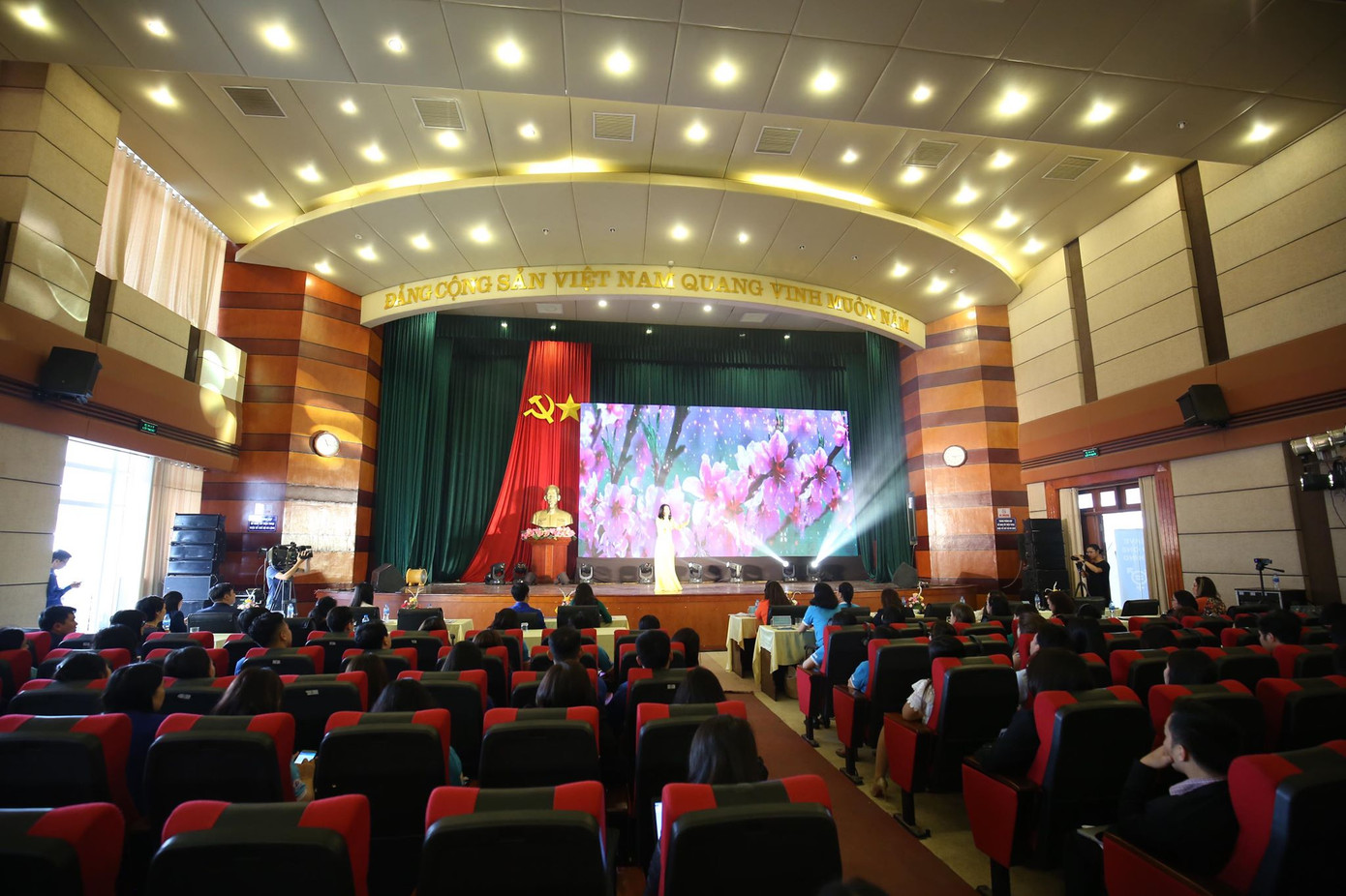 Anh Lê Quốc Phong: 3 nữ là Gương mặt trẻ Việt Nam tiêu biểu 2018 ảnh 3