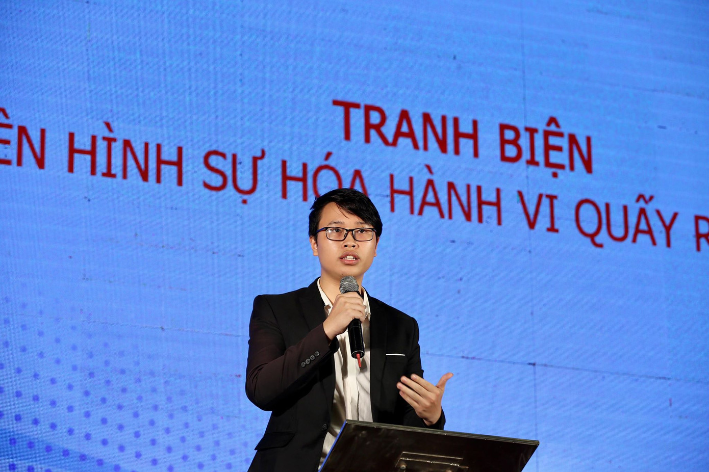 Anh Lê Quốc Phong: 3 nữ là Gương mặt trẻ Việt Nam tiêu biểu 2018 ảnh 26