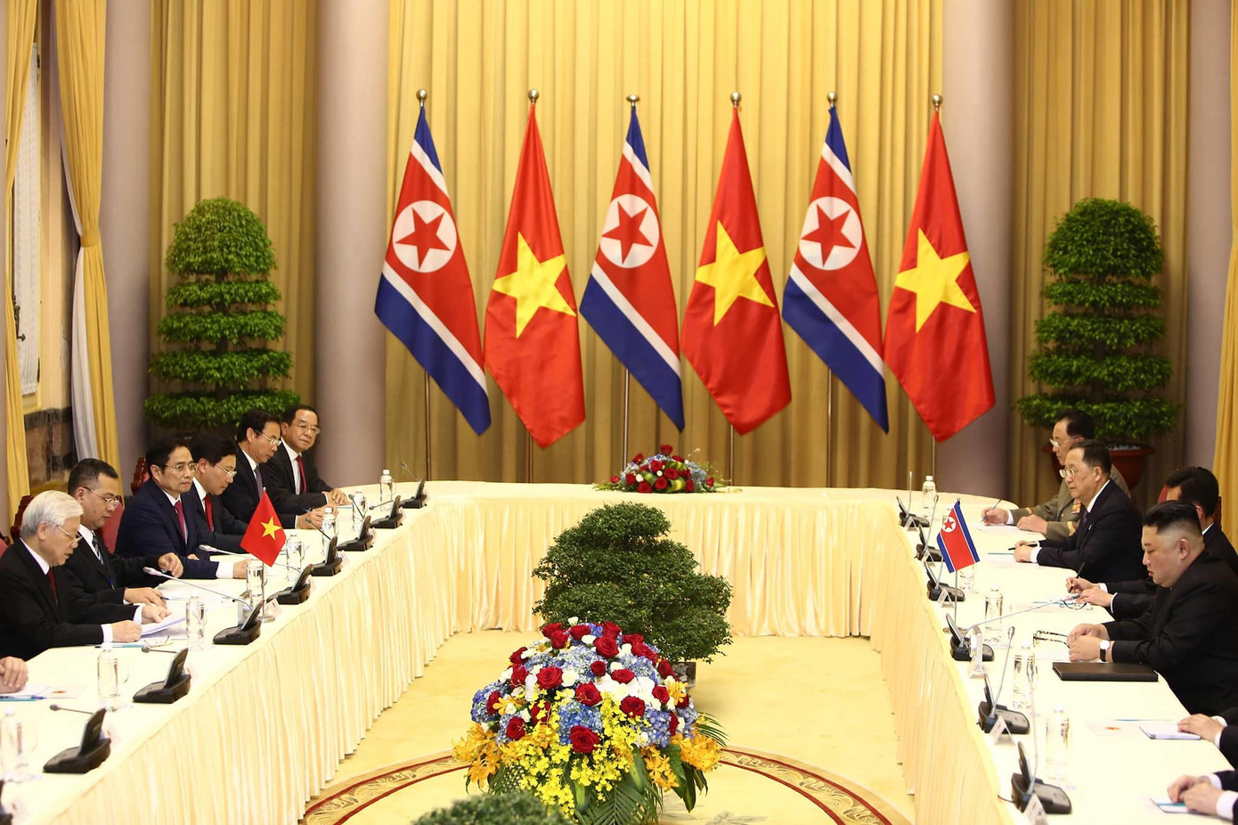 Lãnh đạo Việt Nam đón tiếp Chủ tịch Triều Tiên ảnh 8