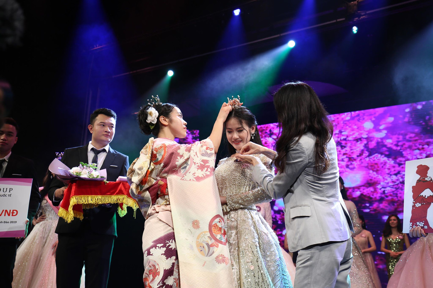 Xướng tên hai Đại sứ Thiện chí Hoa Anh Đào năm 2019 ảnh 3