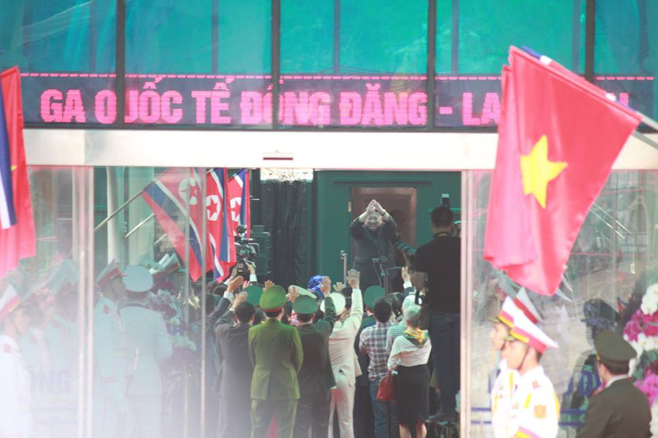 Chủ tịch Triều Tiên Kim Jong Un lên tàu về nước ảnh 4