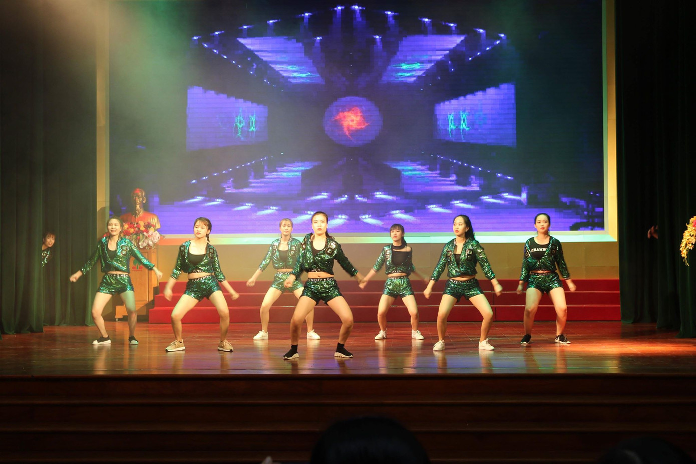 Các Gương mặt trẻ VN tiêu biểu hát ‘Nối vòng tay lớn’ kết thúc chuỗi tuyên dương ảnh 33