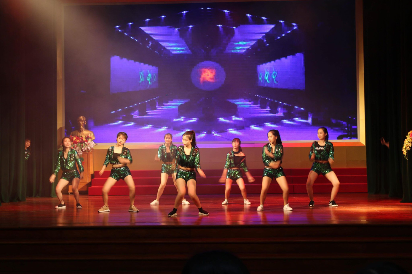 Các Gương mặt trẻ VN tiêu biểu hát ‘Nối vòng tay lớn’ kết thúc chuỗi tuyên dương ảnh 32