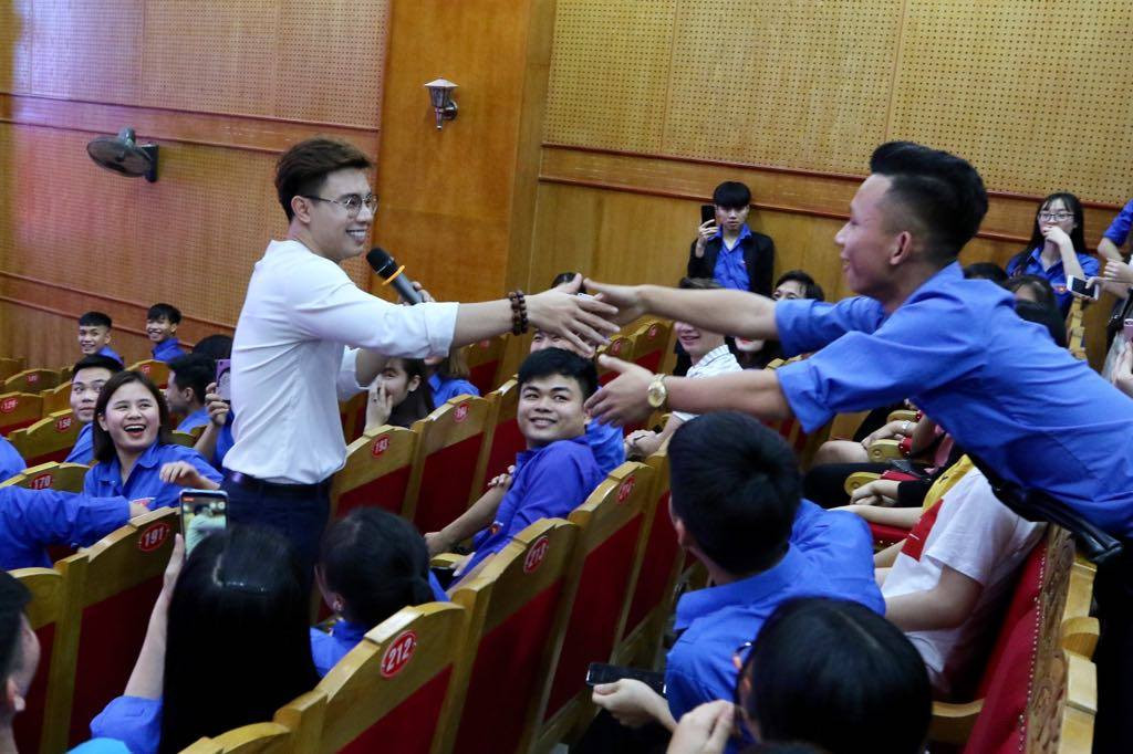 Các Gương mặt trẻ VN tiêu biểu hát ‘Nối vòng tay lớn’ kết thúc chuỗi tuyên dương ảnh 7