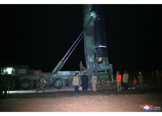 Tận thấy tên lửa Hwasong-15 của Triều Tiên rời bệ phóng ảnh 10