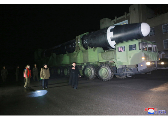 Tận thấy tên lửa Hwasong-15 của Triều Tiên rời bệ phóng ảnh 6