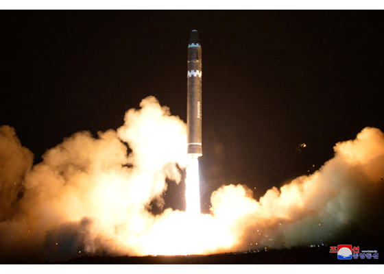 Tận thấy tên lửa Hwasong-15 của Triều Tiên rời bệ phóng ảnh 20