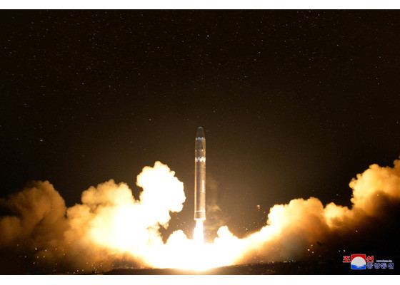 Tận thấy tên lửa Hwasong-15 của Triều Tiên rời bệ phóng ảnh 18