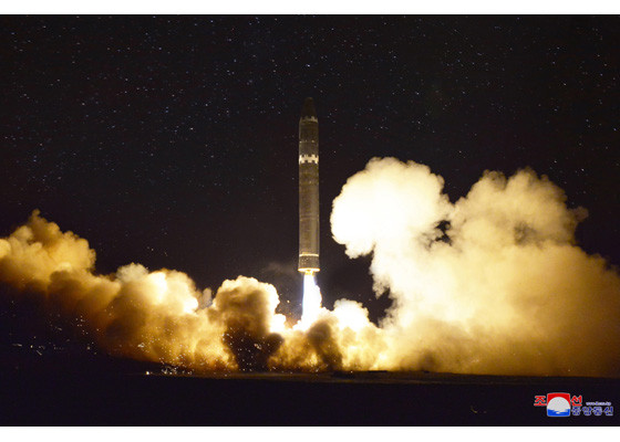 Tận thấy tên lửa Hwasong-15 của Triều Tiên rời bệ phóng ảnh 21