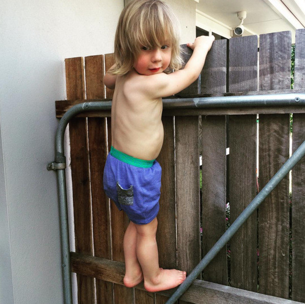 Choáng với bé 3 tuổi sở hữu cơ bụng sáu múi cuồn cuộn ảnh 8