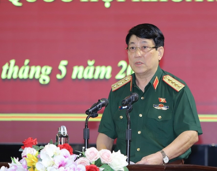 Đại tướng Lương Cường phát biểu với cử tri huyện Quan Sơn.