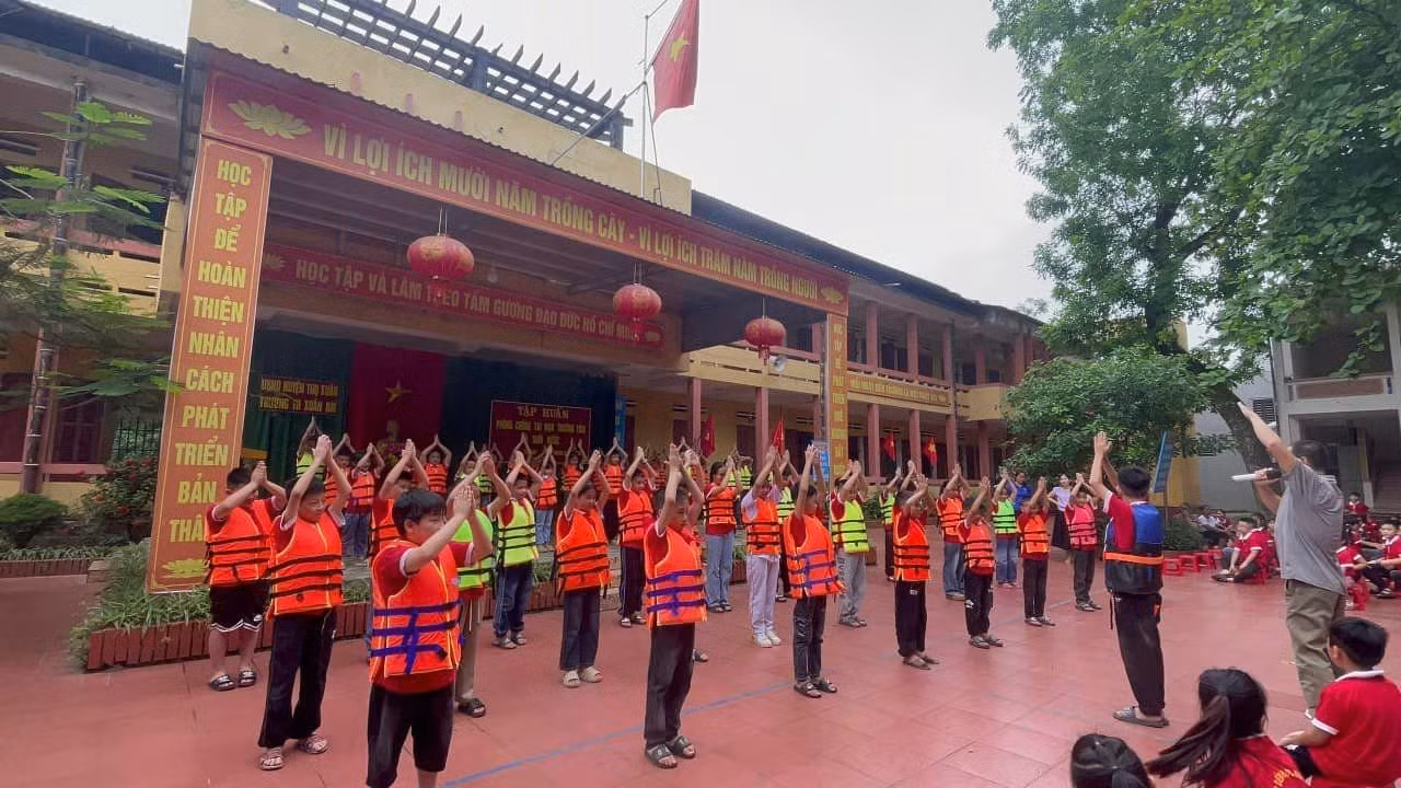 Học sinh được hướng dẫn kỹ năng