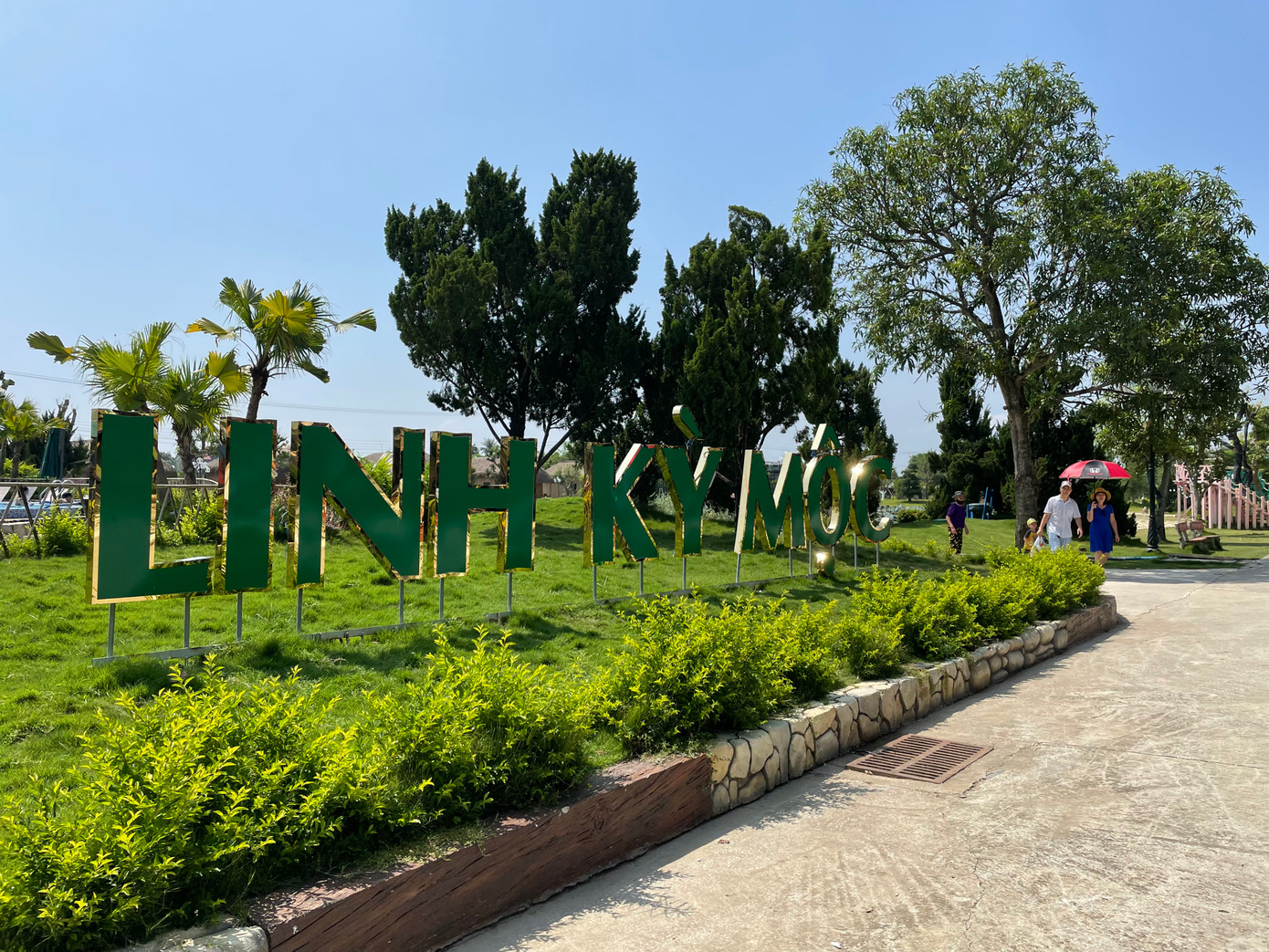 Dự án trang trại kinh tế tổng hợp cá - lúa (phường Quảng Thịnh, TP Thanh Hóa) hiện là nông trại giáo dục Linh Kỳ Mộc thu hút nhiều du khách. Dự án trang trại kinh tế tổng hợp cá - lúa (phường Quảng Thịnh, TP Thanh Hóa) hiện là nông trại giáo dục Linh Kỳ Mộc thu hút nhiều du khách.