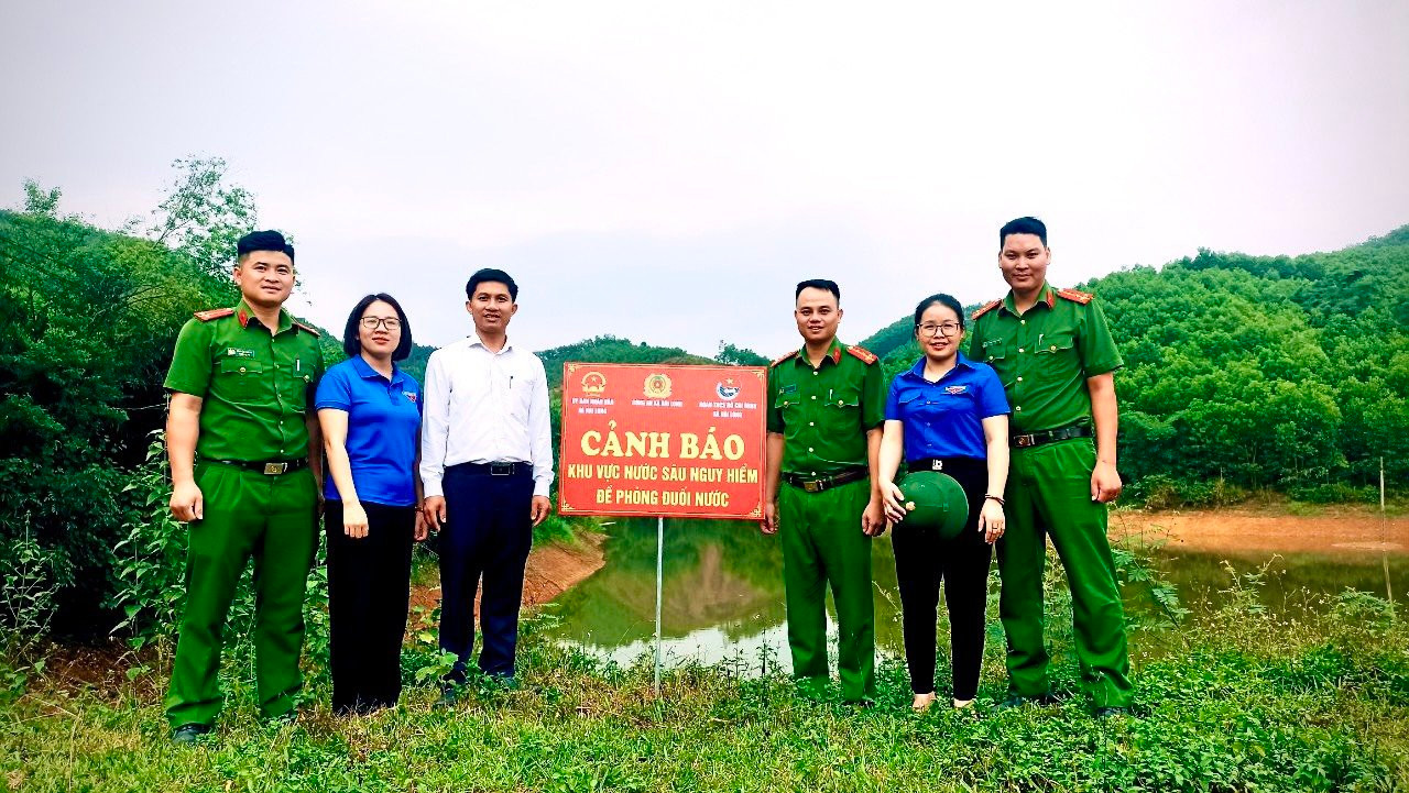 Cắm các biển báo cảnh báo khu vực nguy hiểm Cắm các biển báo cảnh báo khu vực nguy hiểm