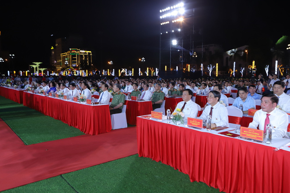 Đại tướng Tô Lâm cùng các đại biểu tham dự cầu truyền hình trực tiếp tại Thanh Hóa