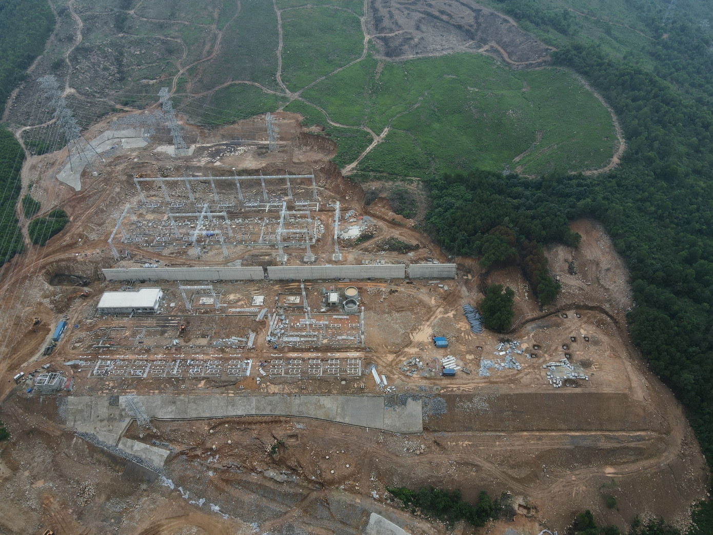 Quá trình triển khai dự án, đơn vị thi công đã san ủi 2,61 ha rừng tự nhiên trái phép