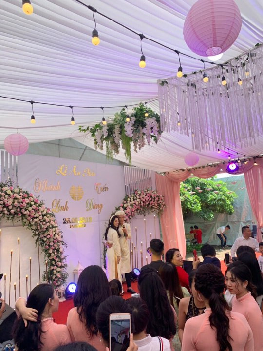 Hé lộ hình ảnh lễ ăn hỏi của cầu thủ Bùi Tiến Dũng ảnh 9