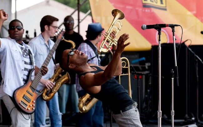 "Thành phố lả lơi" là biệt danh của thành phố nào?