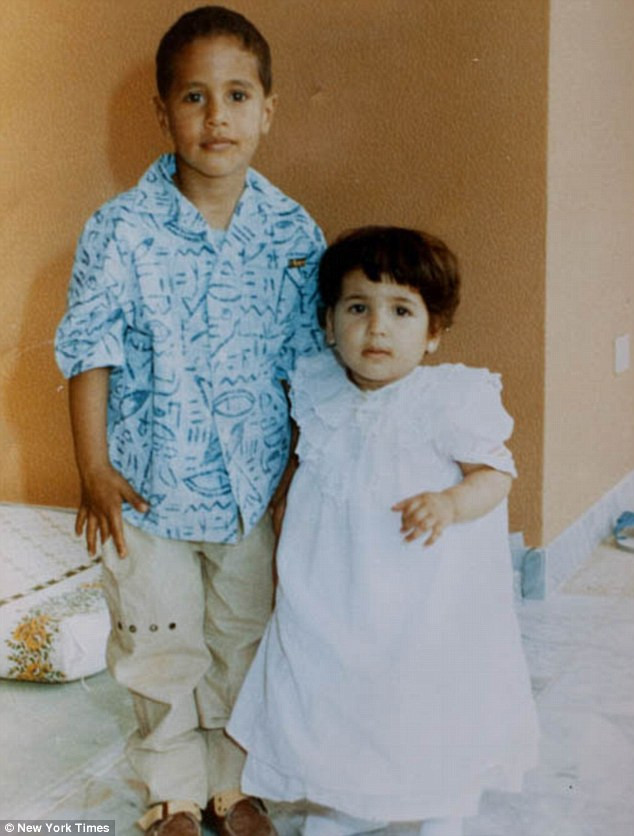 Cậu con trai cả Saif al-Islam cùng em gái. Ảnh : New York Times.