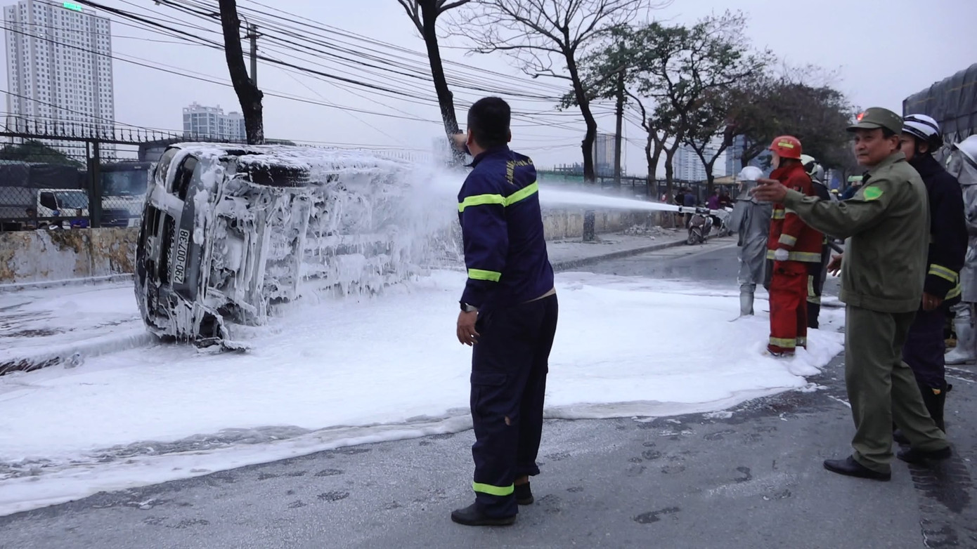 Lực lượng chức năng chữa cháy. Lực lượng chức năng chữa cháy.