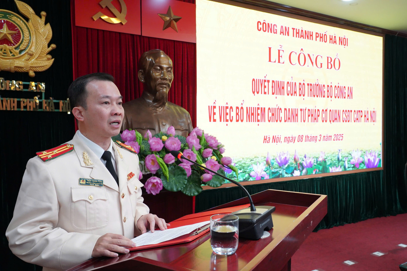 Thượng tá Trần Thanh Tùng, Chánh Văn phòng Cơ quan Cảnh sát điều tra. Thượng tá Trần Thanh Tùng, Chánh Văn phòng Cơ quan Cảnh sát điều tra.