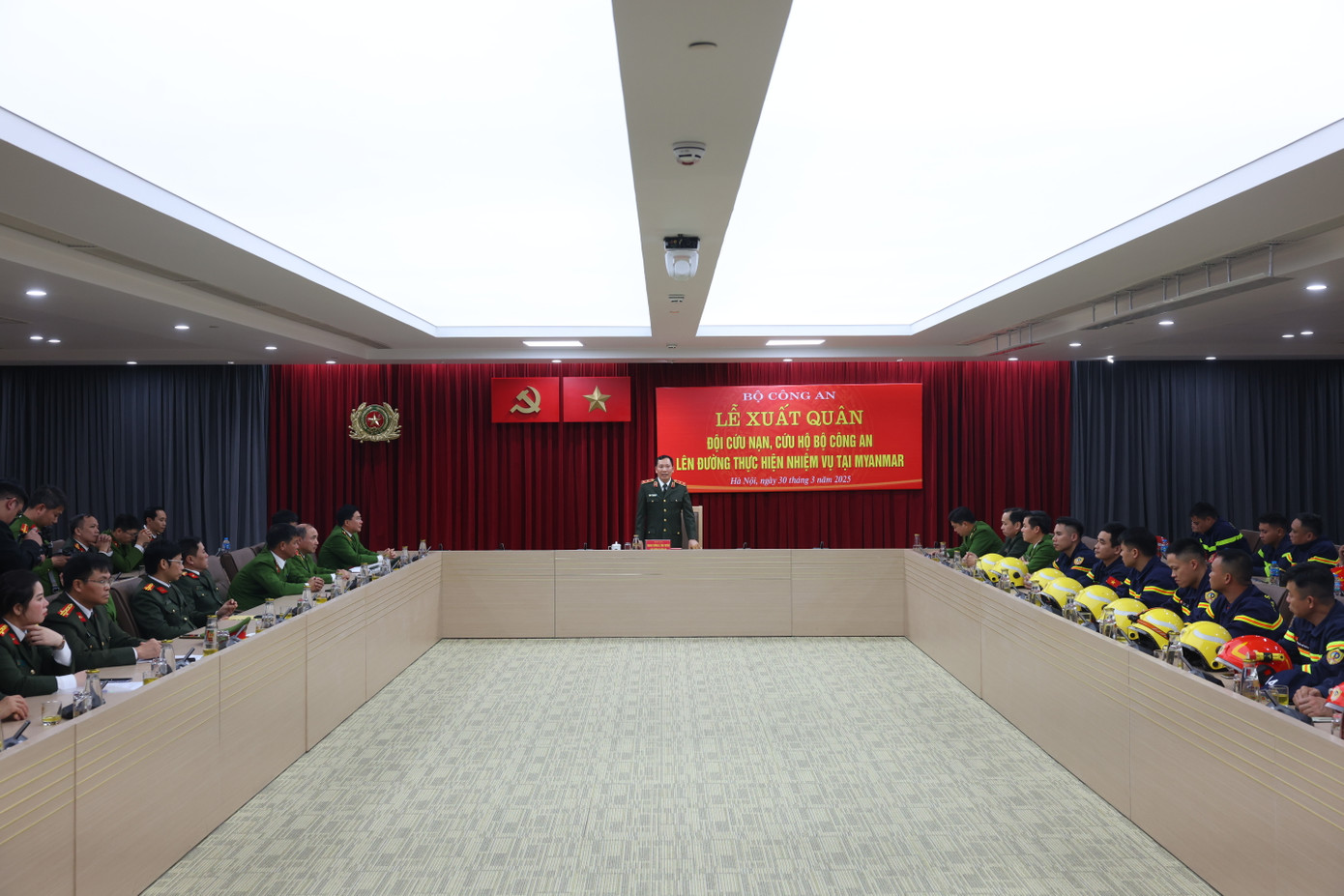 Trung tướng Lê Văn Tuyến phát biểu chỉ đạo tại buổi Lễ. Ảnh: Phạm Kiên Trung tướng Lê Văn Tuyến phát biểu chỉ đạo tại buổi Lễ. Ảnh: Phạm Kiên