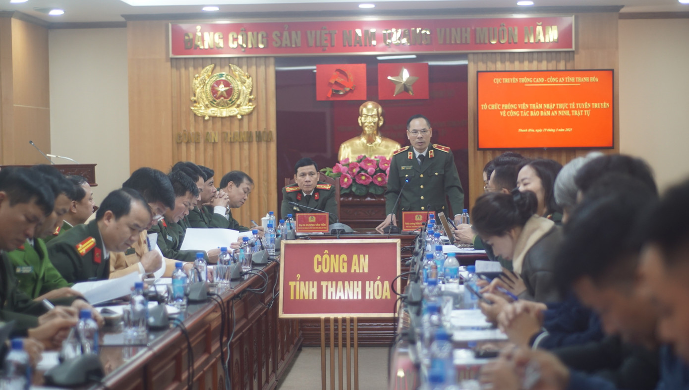 Đoàn công tác làm việc với Công an tỉnh Thanh Hoá. Đoàn công tác làm việc với Công an tỉnh Thanh Hoá.