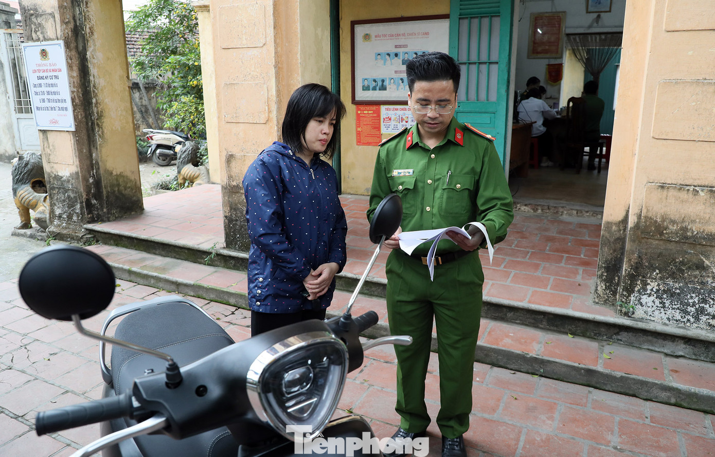 Chị Xuyến cho biết, việc đăng ký xe thực hiện trên dịch vụ công rất nhanh và tiết kiệm thời gian đi lại.