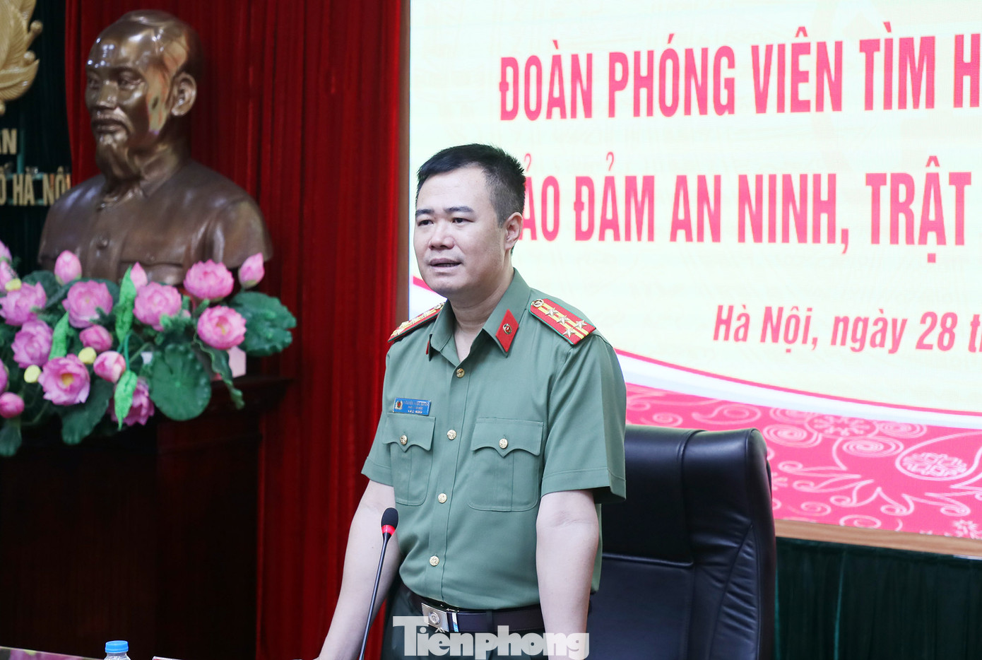 Đại tá Nguyễn Ngọc Quyền – Phó Giám đốc Công an TP Hà Nội. Đại tá Nguyễn Ngọc Quyền – Phó Giám đốc Công an TP Hà Nội.