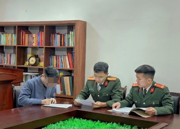 Cơ quan công an làm việc với Hoàng Minh T. Cơ quan công an làm việc với Hoàng Minh T.