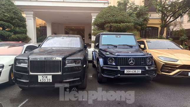 Dàn siêu xe thu giữ của Mr. Pips.