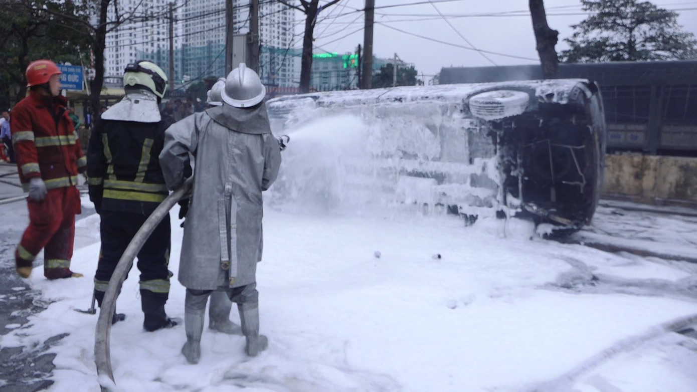 Lực lượng chức năng chữa cháy. Lực lượng chức năng chữa cháy.