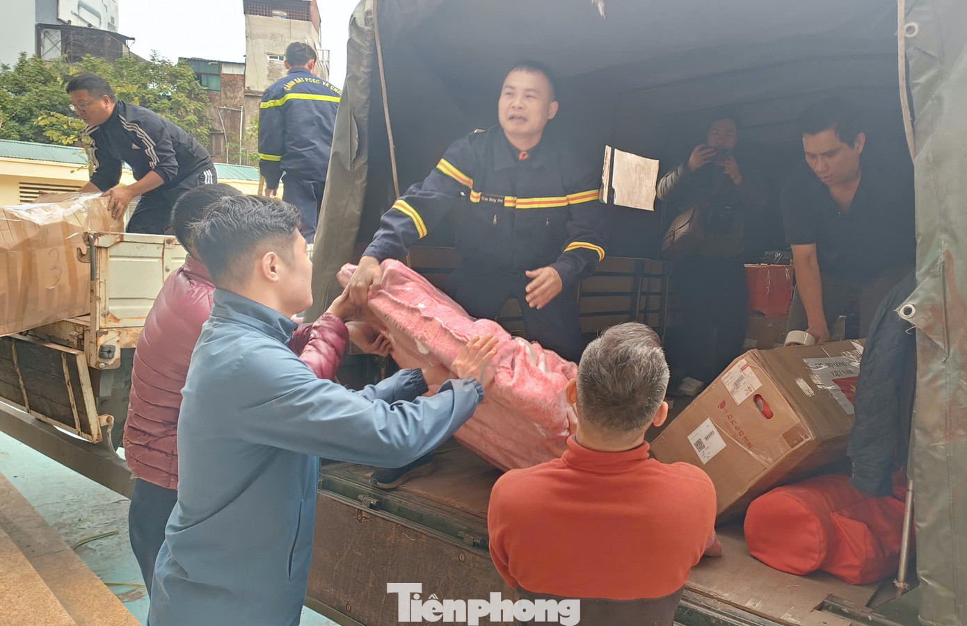 Đoàn công tác cứu hộ của Bộ Công an Việt Nam gồm 26 người, do Đại tá Nguyễn Minh Khương - Phó Cục trưởng Cục Cảnh sát PCCC&amp;CNCH, Bộ Công an làm trưởng đoàn.