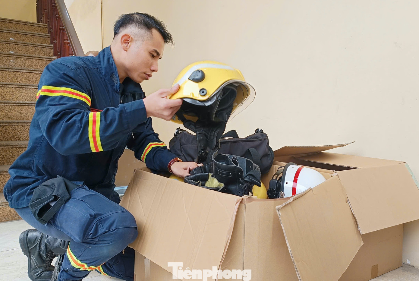 Lần đầu tiên được tham gia nhiệm vụ cứu nạn, cứu hộ quốc tế, Đại uý Thiều Thanh Thuận - Giảng viên khoa chữa cháy và cứu nạn cứu hộ trường Đại học PCCC cho biết, mỗi một người giảng viên trường Đại học PCCC luôn được rèn luyện trong môi trường khắc nghiệt và nêu cao tinh thần sẵn sàng nhận nhiệm vụ bất cứ lúc nào. Đại uý Thuận nói và cho biết, trước khi qua Myanmar, đoàn đã tìm hiểu trước thời tiết, khí hậu và địa hình nơi xảy ra động đất và đã sẵn sàng cho tình huống tiếp tục xuất hiện những cơn dư chấn. "Chúng tôi đã chuẩn bị các trang thiết bị thiết yếu để làm nhiệm vụ trong các vụ thảm hoạ do động đất gây ra như các thiết bị phá, cắt dỡ..." - Đại uý Thuận nói.