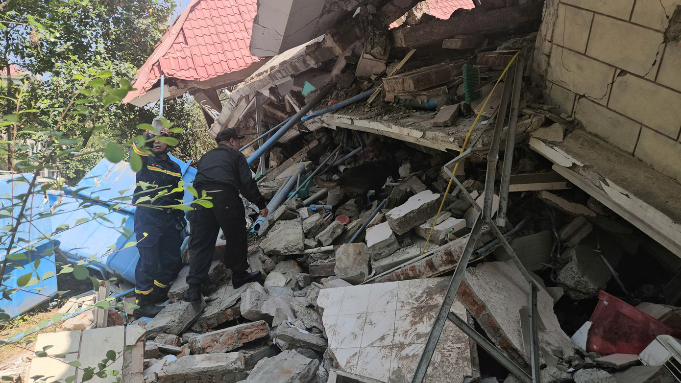 Hiện lực lượng cứu nạn, cứu hộ đang tìm kiếm xác định vị trí chính xác của nạn nhân. Ảnh: Lê Hoàng