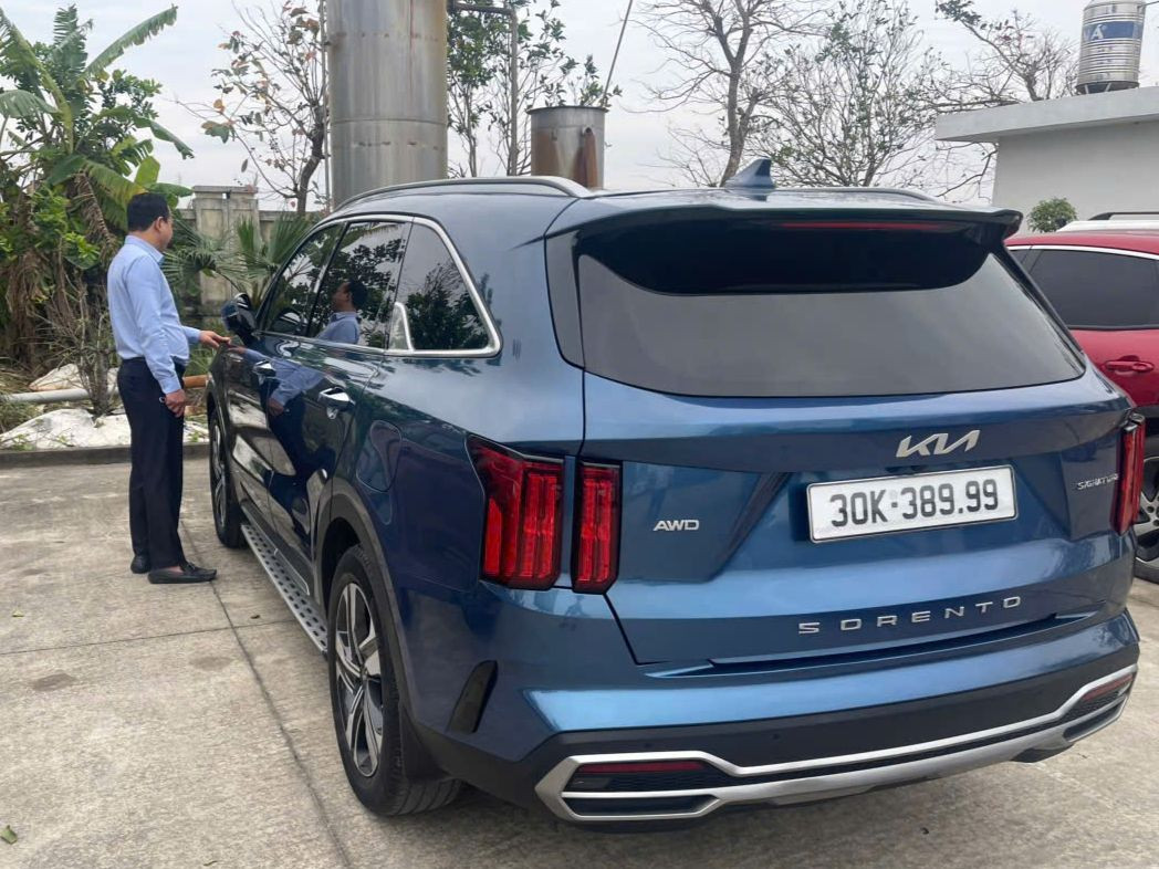 Xe ô tô mang biển số giả bị phát hiện. Xe ô tô mang biển số giả bị phát hiện.