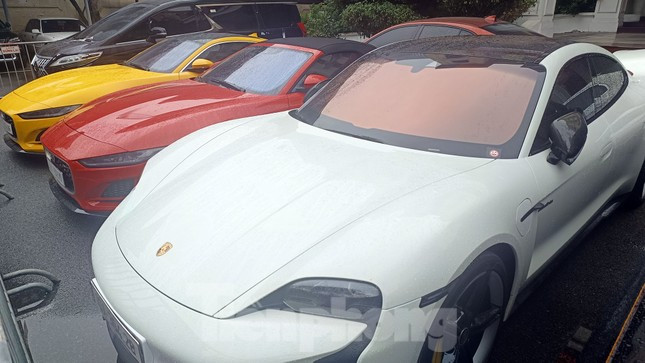 Số tài sản khổng lồ trong đường dây lừa đảo Mr. Pips bị Công an TP Hà Nội thu giữ.