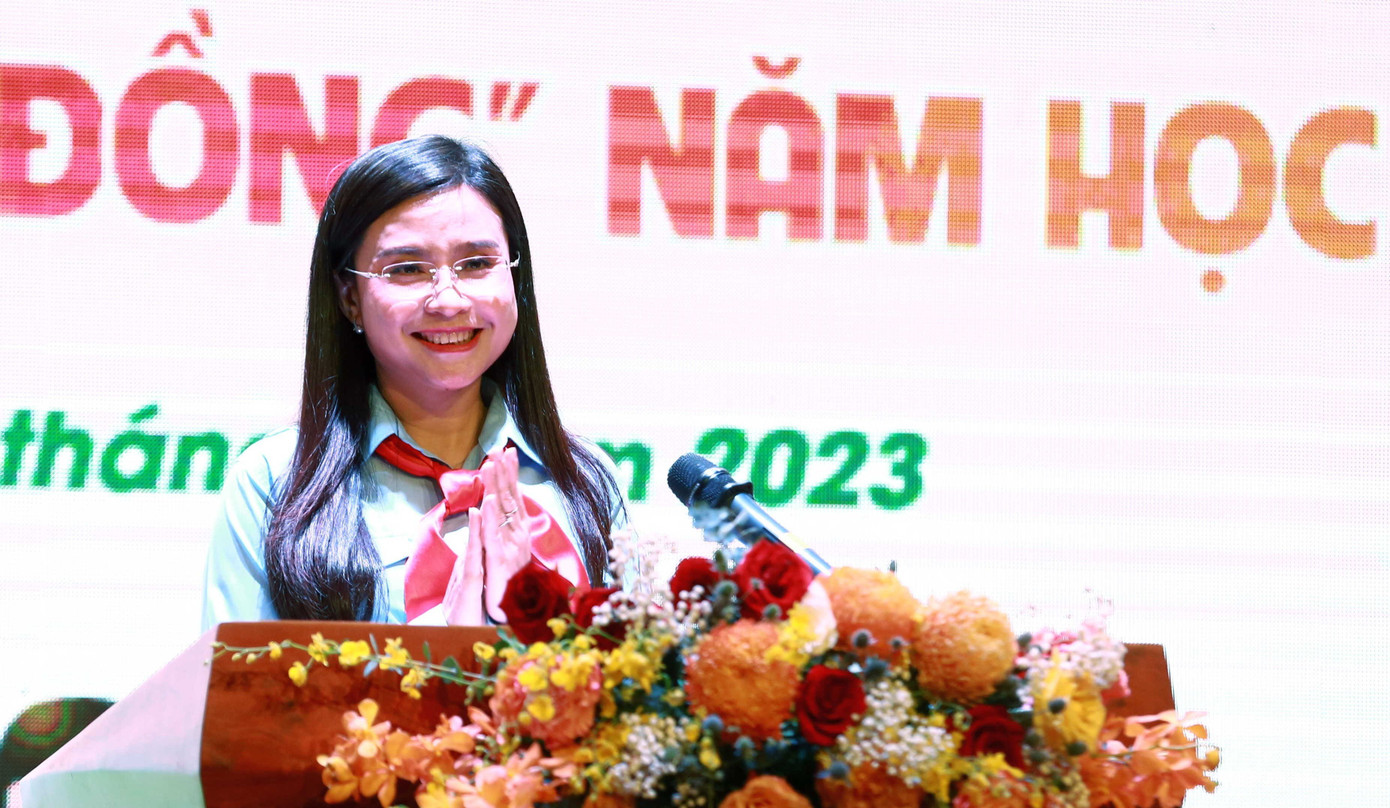 Chị Nguyễn Phạm Duy Trang, Bí thư T.Ư Đoàn, Chủ tịch Hội đồng Đội T.Ư phát biểu tại chương trình Chị Nguyễn Phạm Duy Trang, Bí thư T.Ư Đoàn, Chủ tịch Hội đồng Đội T.Ư phát biểu tại chương trình