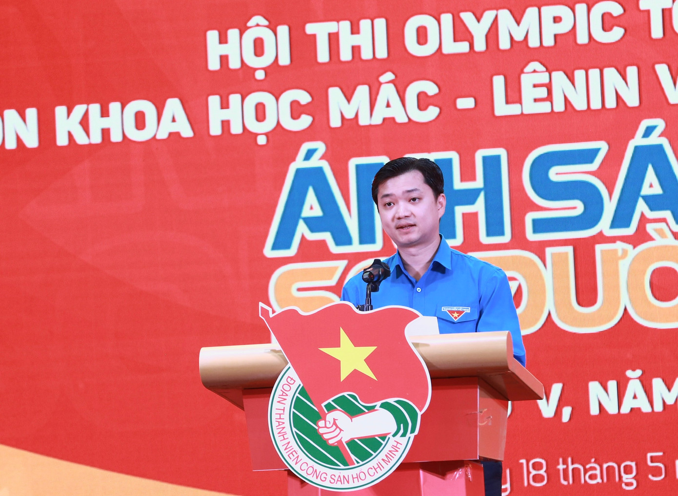 Anh Nguyễn Minh Triết, Bí thư T.Ư Đoàn, Chủ tịch T.Ư Hội SVVN phát biểu tại buổi lễ.