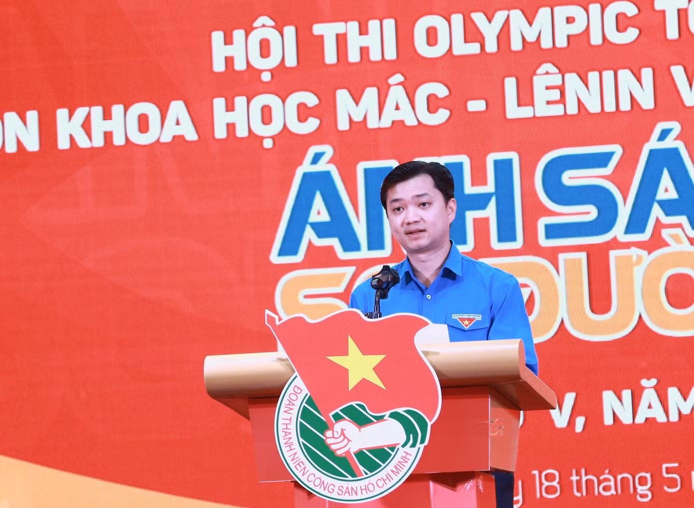 Anh Nguyễn Minh Triết, Bí thư T.Ư Đoàn, Chủ tịch T.Ư Hội SVVN phát biểu tại buổi lễ.