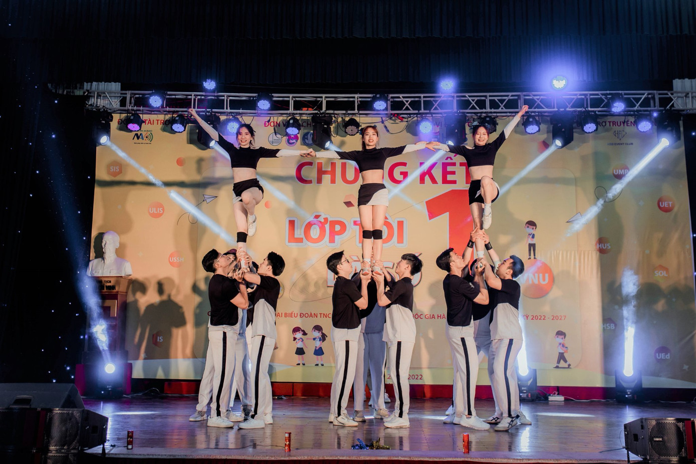 Sinh viên tham gia cuộc thi "Lớp tôi là số 1" Sinh viên tham gia cuộc thi "Lớp tôi là số 1"