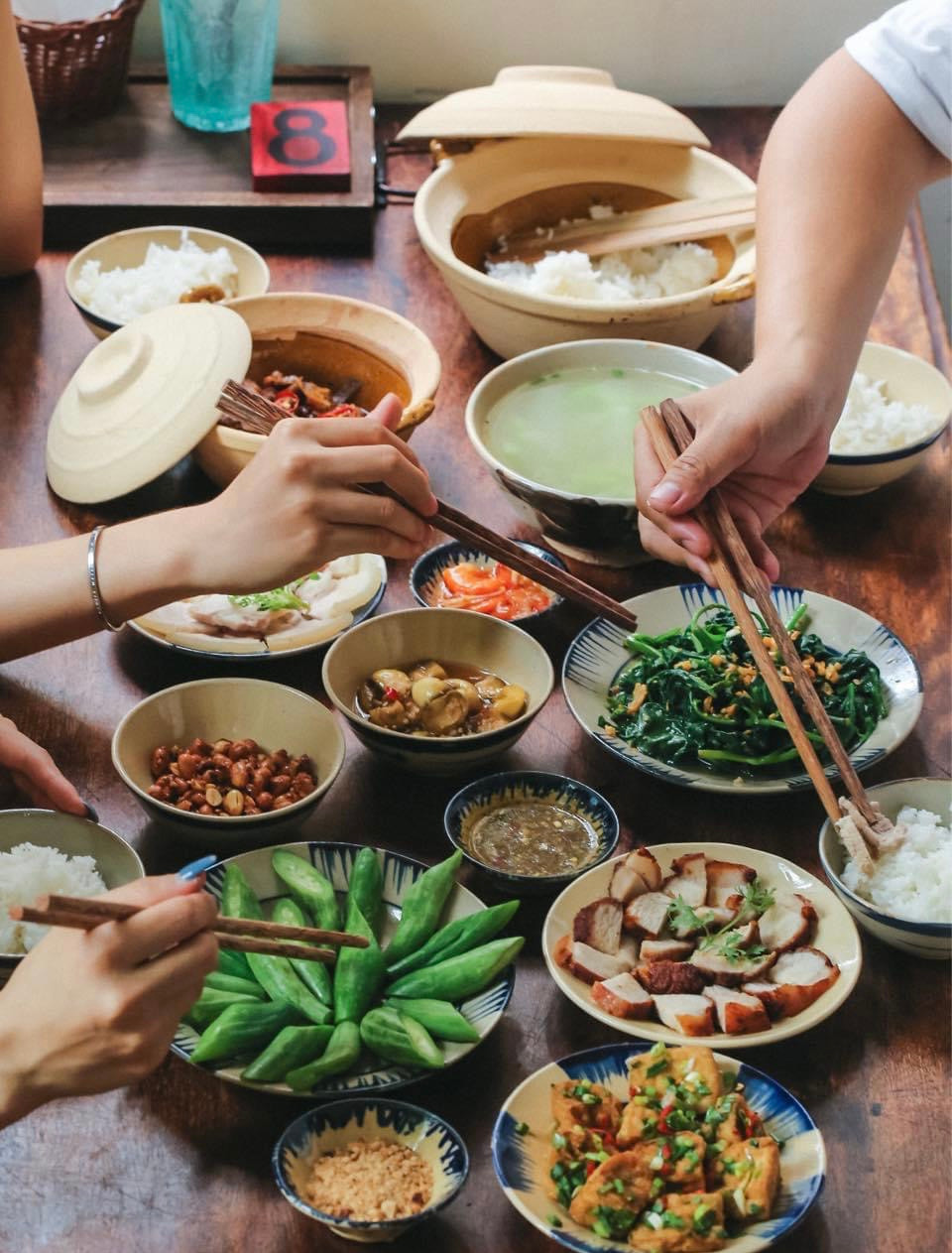 Mâm cơm mang đậm hương vị tình thân để bạn trẻ tìm đến