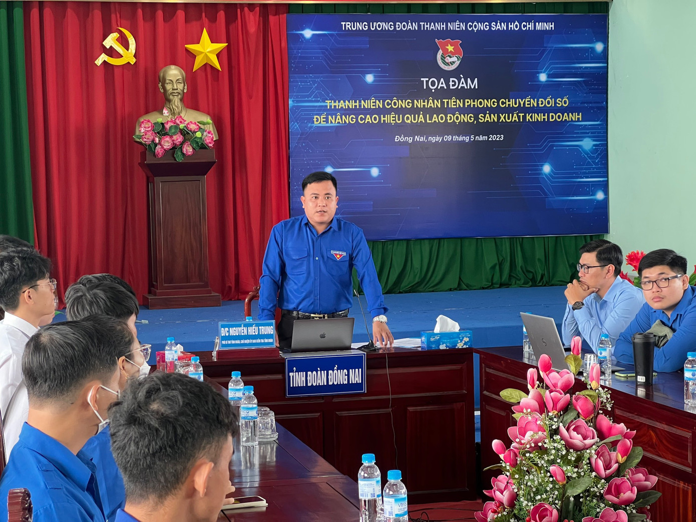 Anh Nguyễn Hiếu Trung, Phó Bí thư Tỉnh Đoàn Đồng Nai trao đổi từ điểm cầu Tỉnh Đoàn Đồng Nai