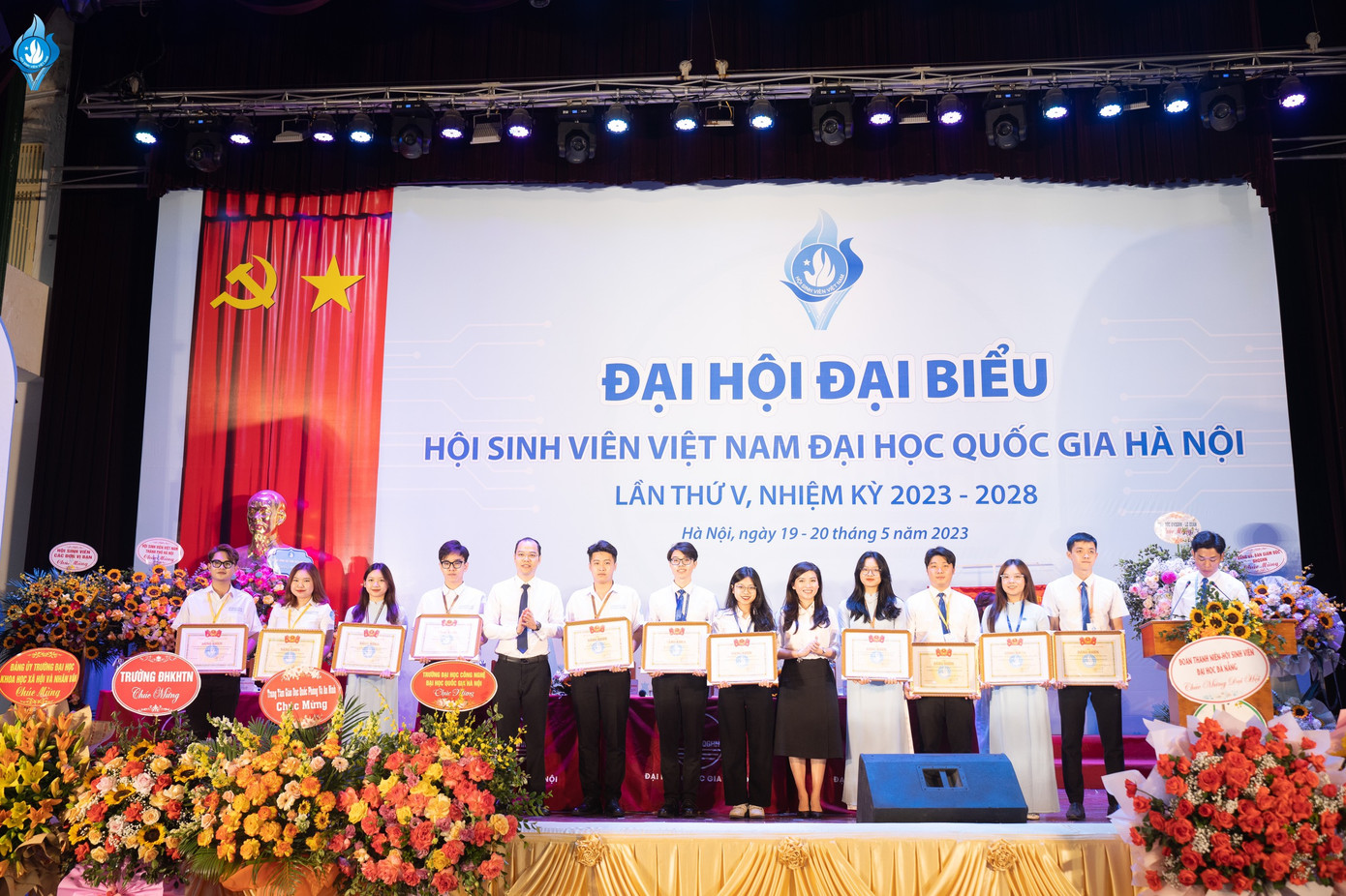 Trao thưởng tại đại hội