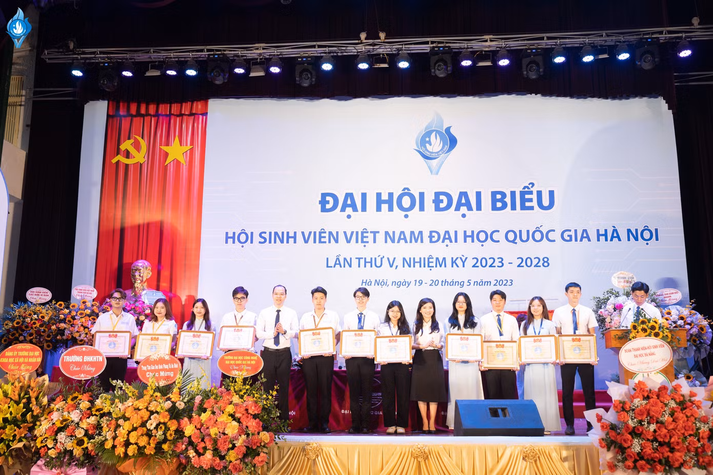 Trao thưởng tại đại hội