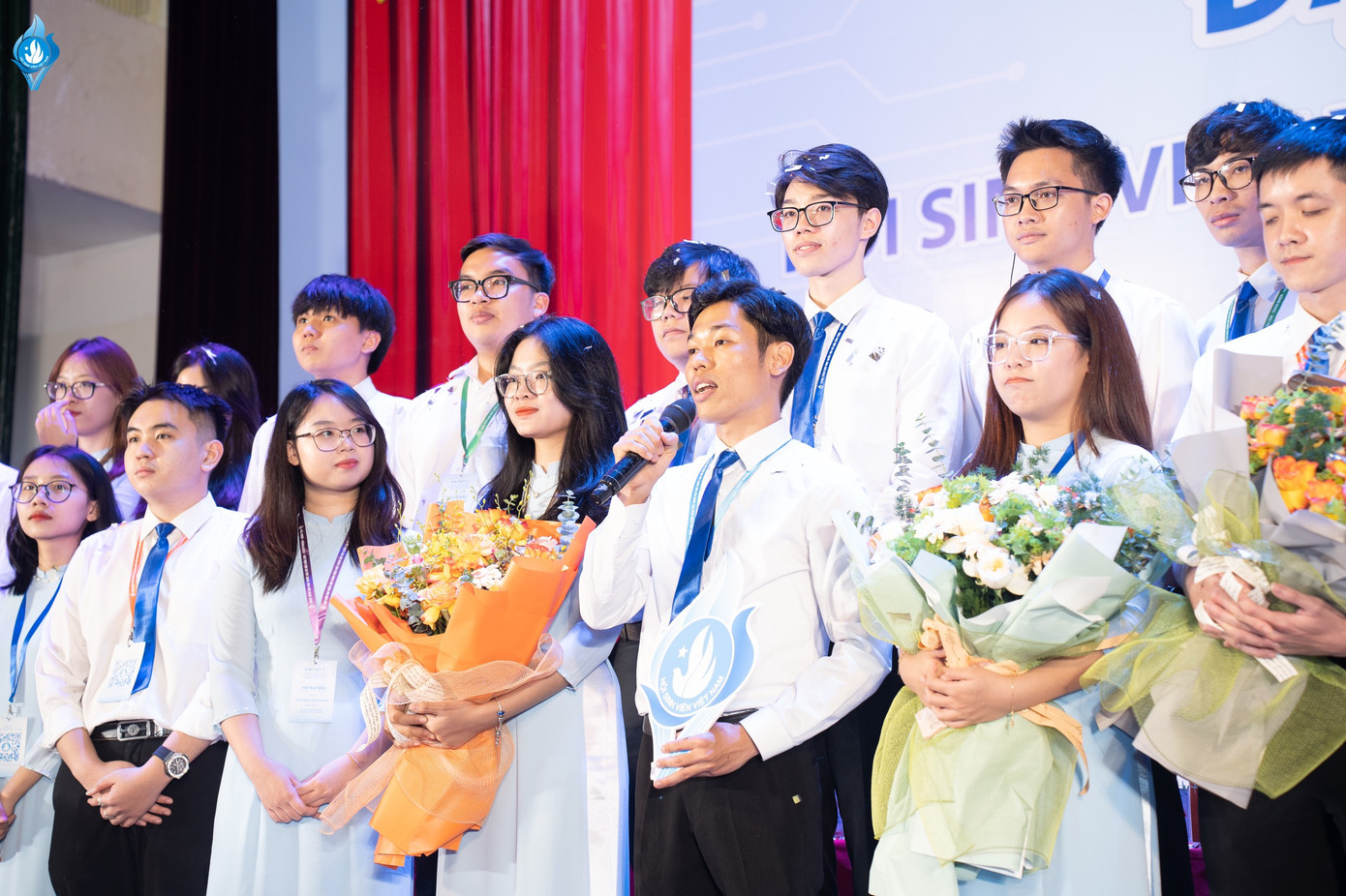 Anh Tưởng Văn Thuấn, tân Chủ tịch Hội Sinh viên ĐHQG Hà Nội khóa V, nhiệm kỳ 2023 - 2028 phát biểu nhận nhiệm vụ tại đại hội